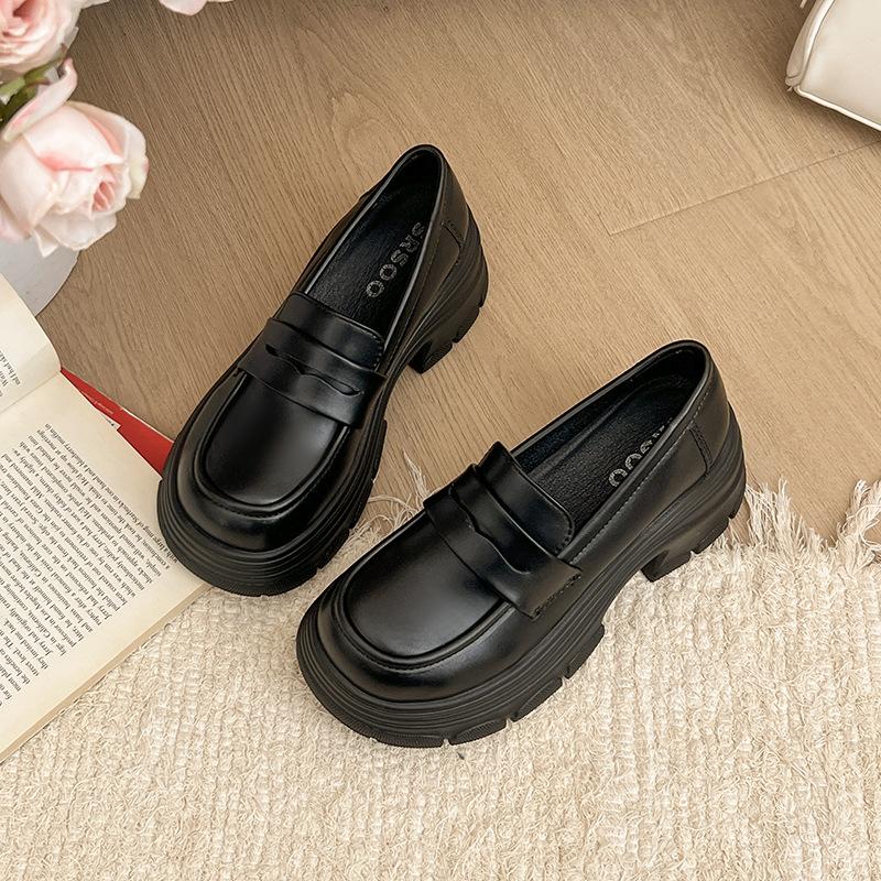 

Женские туфли лоферы на платформе 2025 новая популярная женская обувь британский стиль маленькие кожаные туфли женские одинарные туфли 40 матовый черный
