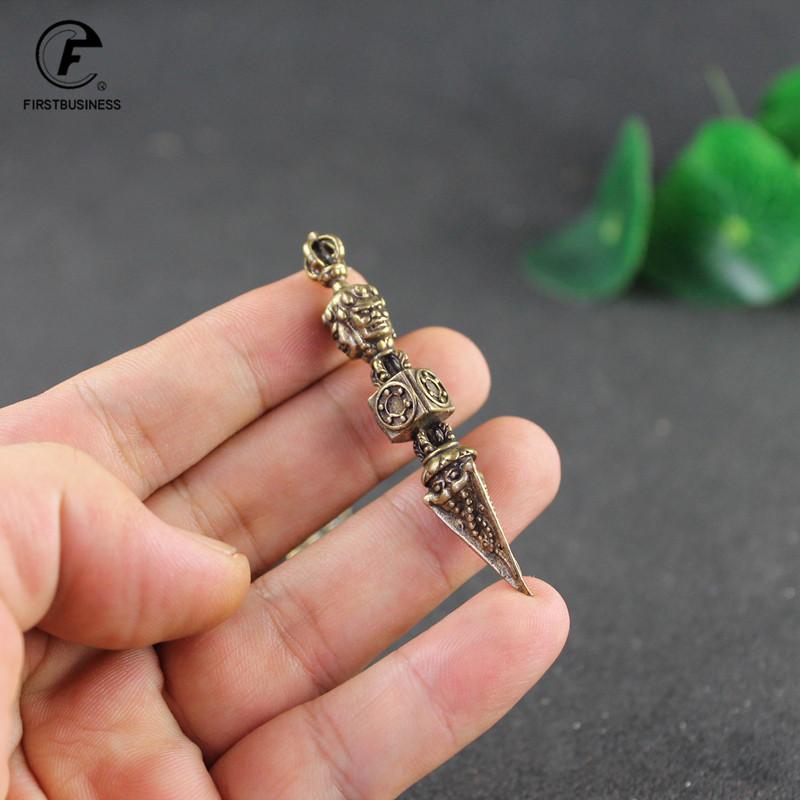 Brass Vajrakila Head Vajry Pestle Ornaments Vintage Brass KeyChains Pendant Buddha Instruments Lucky Home Decorations Avoid Evil
