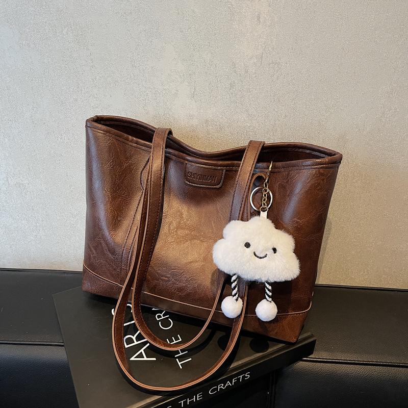 

Высококлассная модная сумка через плечо женская новая популярная ретро текстура сумка-тоут для通勤 тренд темно-коричневого