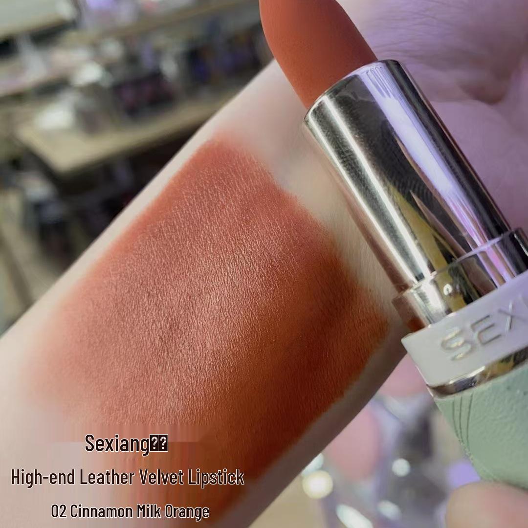 

Высококлассная матовая помада бархатной текстуры в истинно-красном оттенке: Насыщенный цвет, мягкое осветление кожи, изысканный финиш.