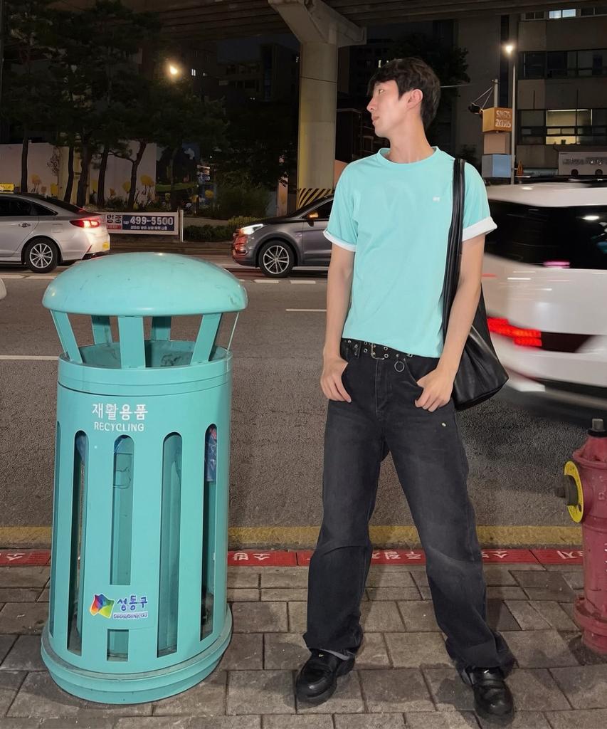 AWESOME STUDIO Color Block Roll-Up Sleeve T-Shirt Pistachio