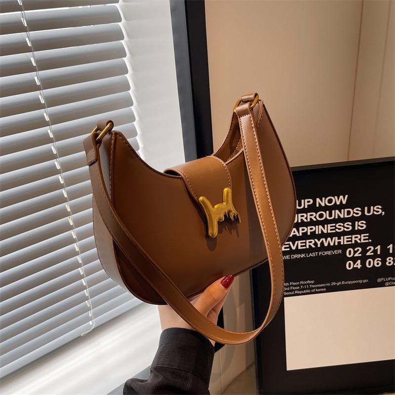 

IELGY high-end underarm bag, fashionable and popular shoulder commuter messenger bag