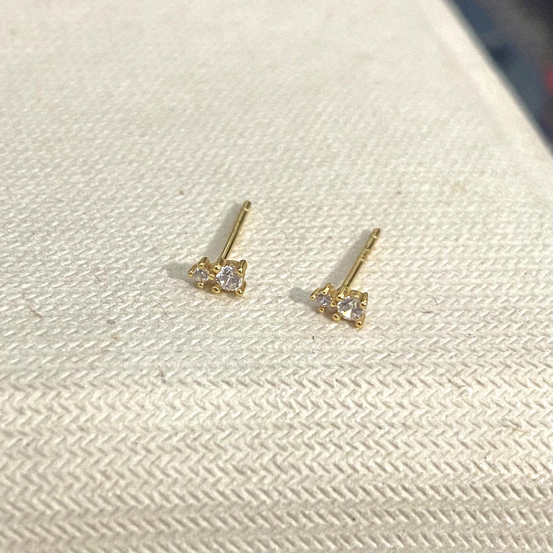 

Минималистичные квадратные серьги с цирконием Spicy Girl: Мини-пусеты для хряща из стерлингового серебра 925 пробы с покрытием из 18-каратного золота 925 Silver