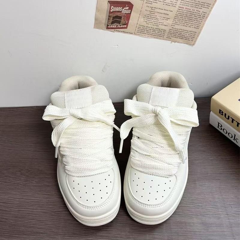2025 new autumn niche original lightning bread shoes ins super fire Korean version street shot versatile casual board shoes women