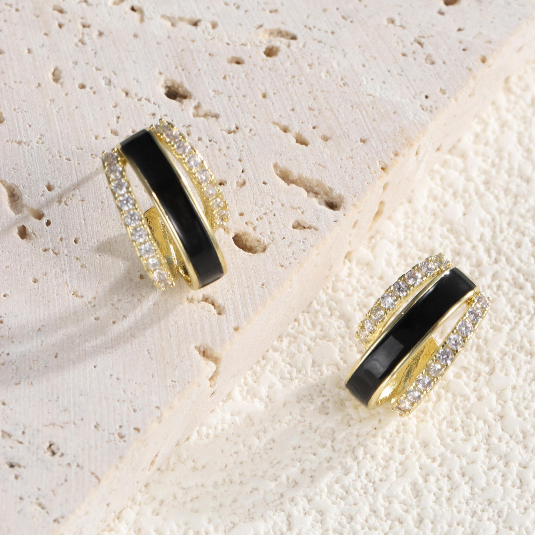 

Классика, все модные, легкие, роскошные, темпераментные, медные, с цирконием, геометрические, капающие масляные серьги, передовое чувство маленьких простых сережек