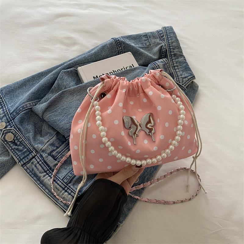 Schicke Minimalistische Süße Ketten-Schulter-Beuteltasche In Eleganten Schwarz-Rosa- Und Cremefarben Für Die Herbstmode 2024