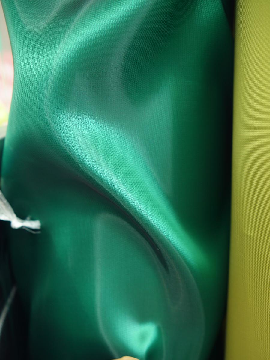 

Drapery-textured glossy solid-color TR satin fabric suitable for wedding dresses formal gowns and designer clothing fabrics 1.5M&1 yard зелёный