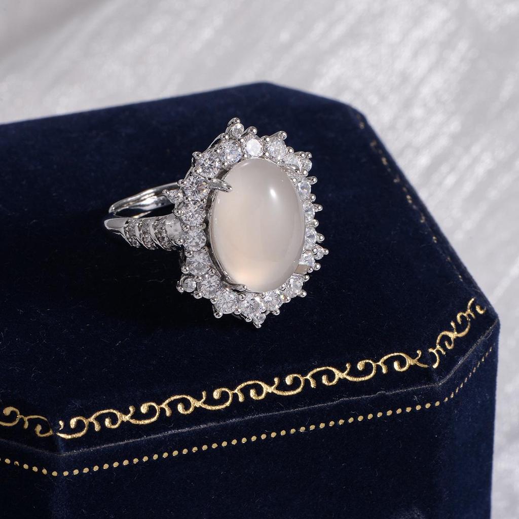 Autumn Water: Elegant White Dove Ring - Niche Design In New Chinese Style for Women, Exuding Light Luxury and Sophisticated Charm