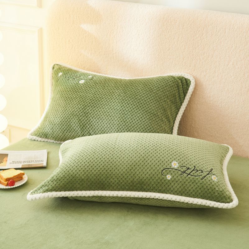 Thickened Milk Velvet Pillowcase Paired with Flannel Pillowcase and Coral Velvet Pillowcase