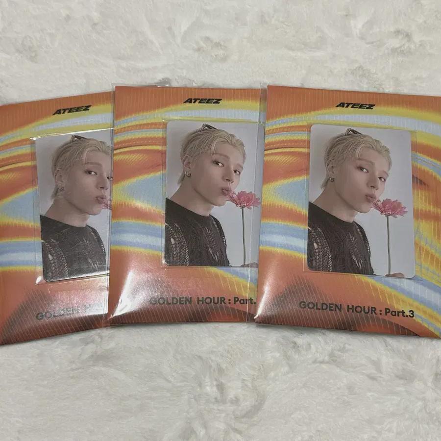 

Неоткрытый) Ateez Золотой час 3 Альбом с фотокартой E-mart 24