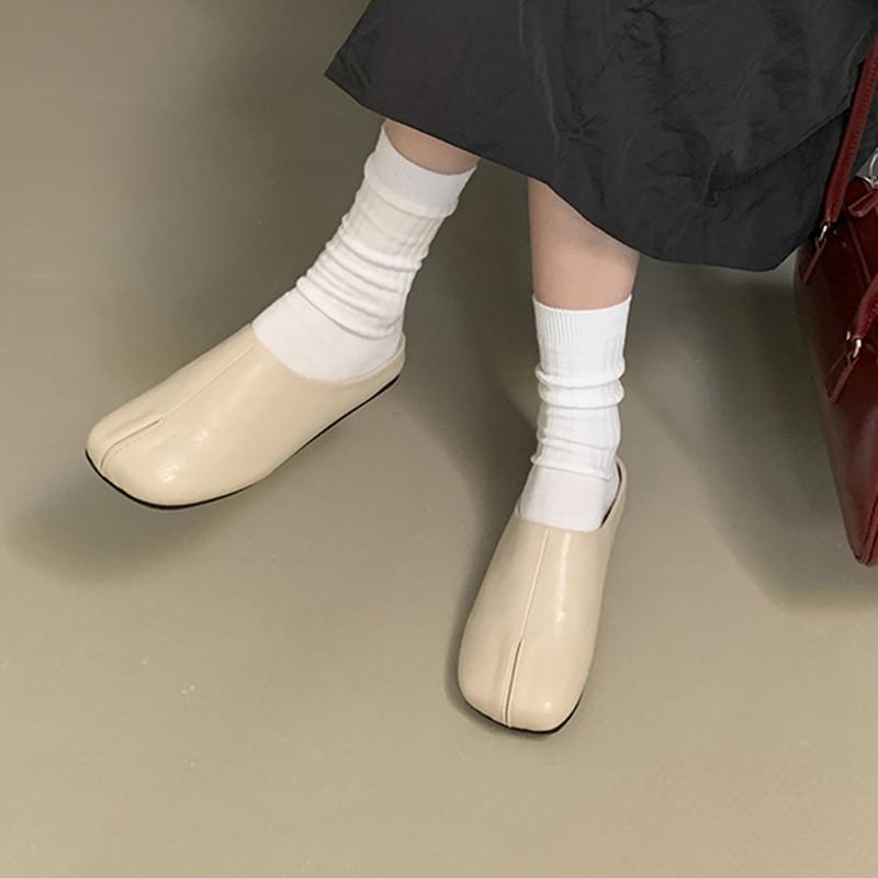 Fashion Bailamos Women Tabi Shoes Design Flats Women Sandals Cover Toe Slippers Soft Leather Flat Slippers Outdoor Slides Zapatos Mujer