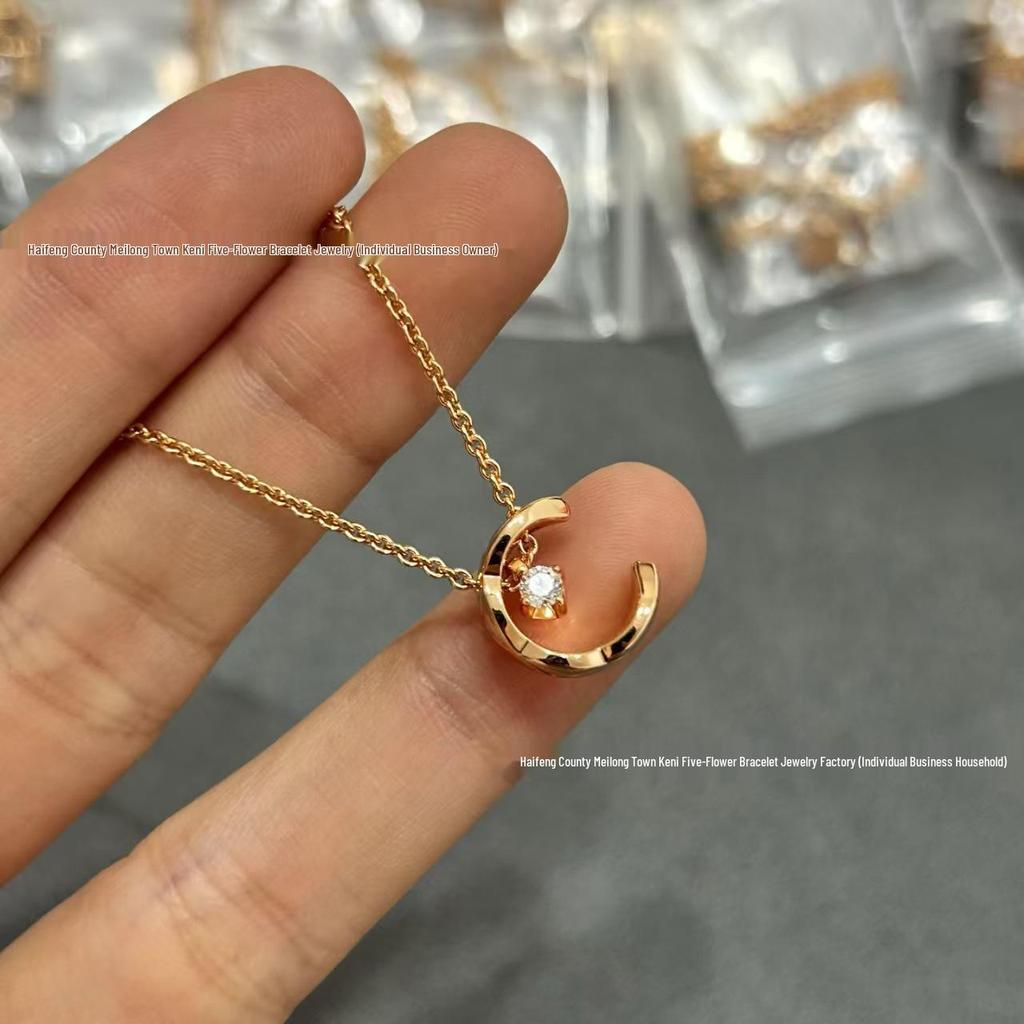 Sada náhrdelníků s přívěsky Měsíc a Fazole z 18k zlata s chokerem s diamantovým vzorem