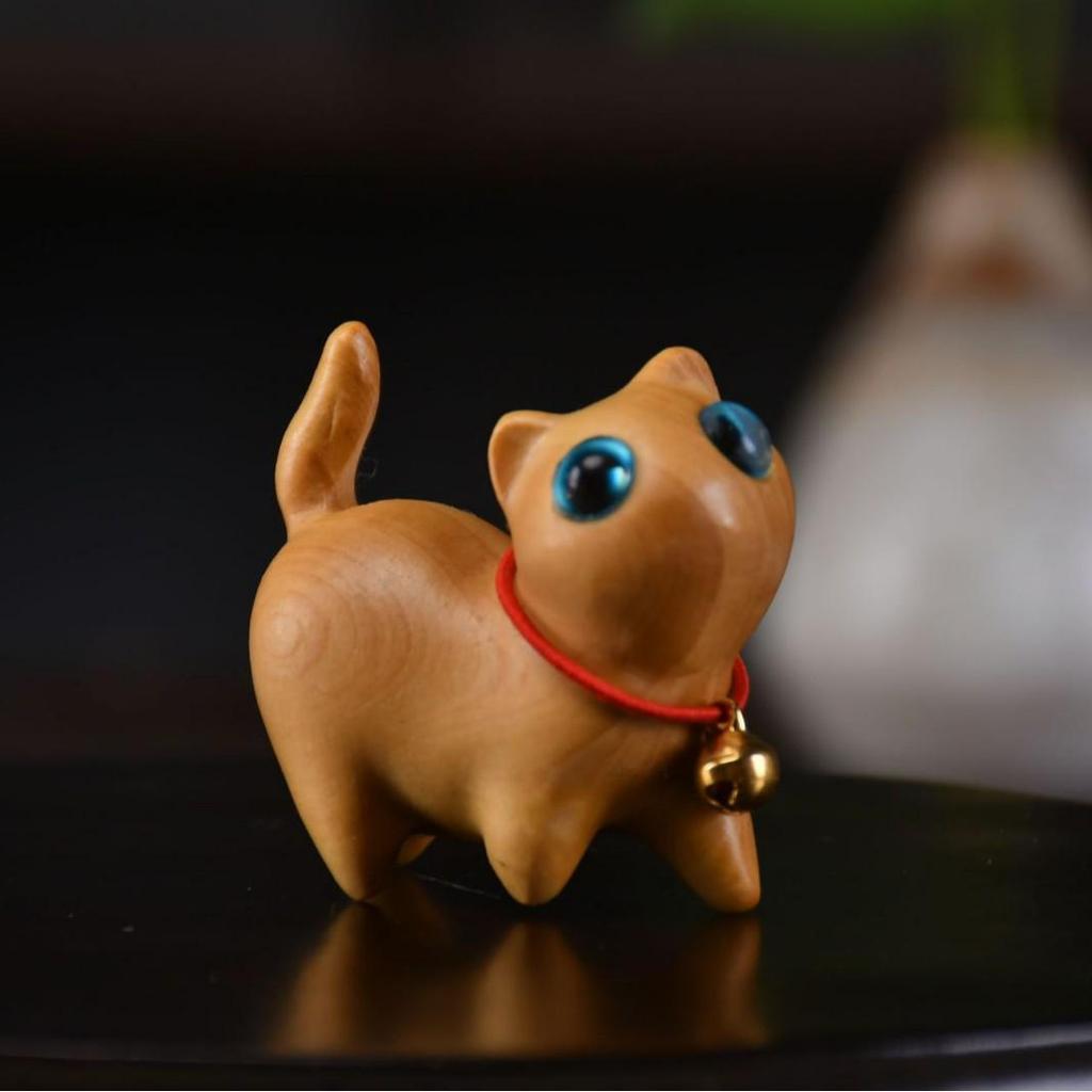 Rainbow Wood Carving: Cute Cat Desktop Ornament - Creative Miniatures for Home Decor