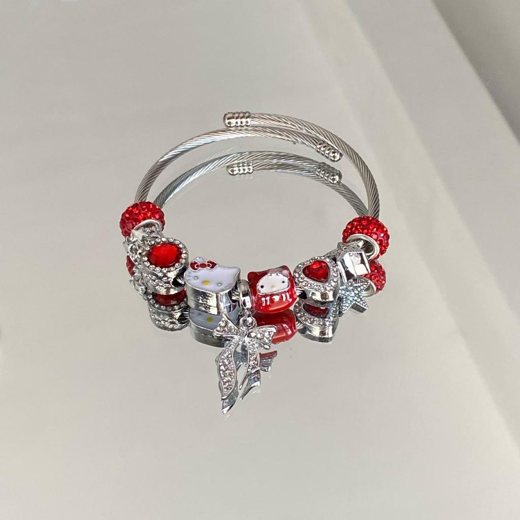 Pan's Kitty Cat Luxury Bracelet: Women's Chic Cartoon Pendant with Exquisite Design.