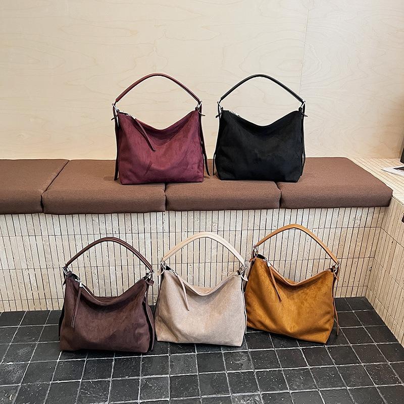 Vintage suede tote bag, new large-capacity versatile commuter underarm bag, shoulder messenger bag.