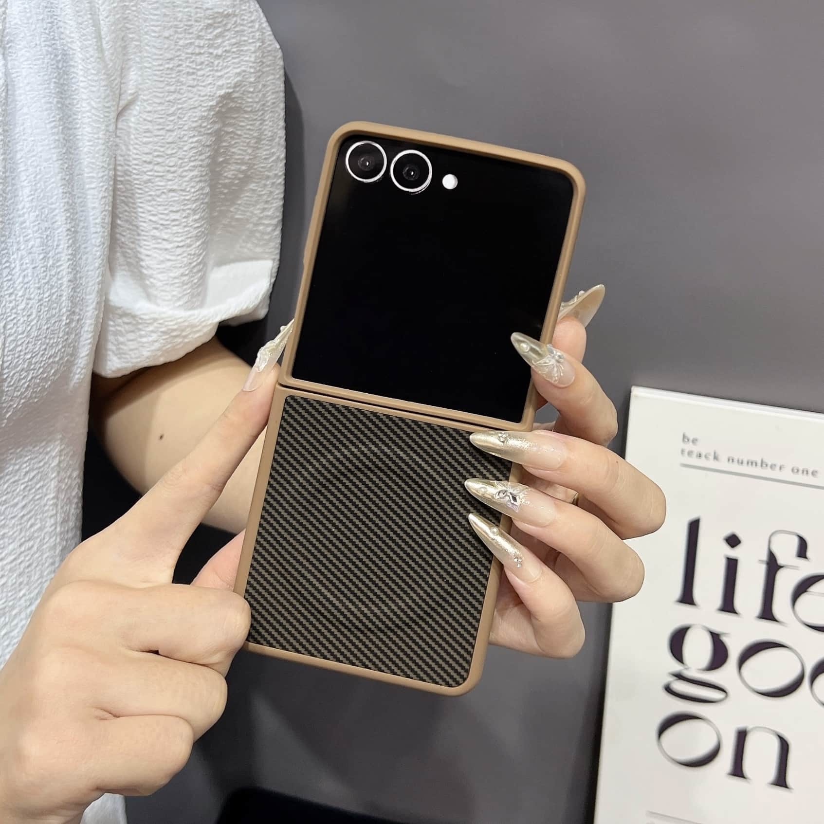 

Carbon Fiber Texture PU Leather Magnetic Phone Case, Protective Cover for Samsung Z Flip 7, 6, 5, 4, 3, Flip7, Flip6, Flip5 Galaxy Z Flip5 коричневий