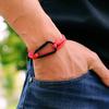 Pulsera de Aventura al Aire Libre y Montañismo para Hombres Hecha a Mano Ajustable de Paracord con Mosquetón Negro Joyería Punk Masculina Pulsera