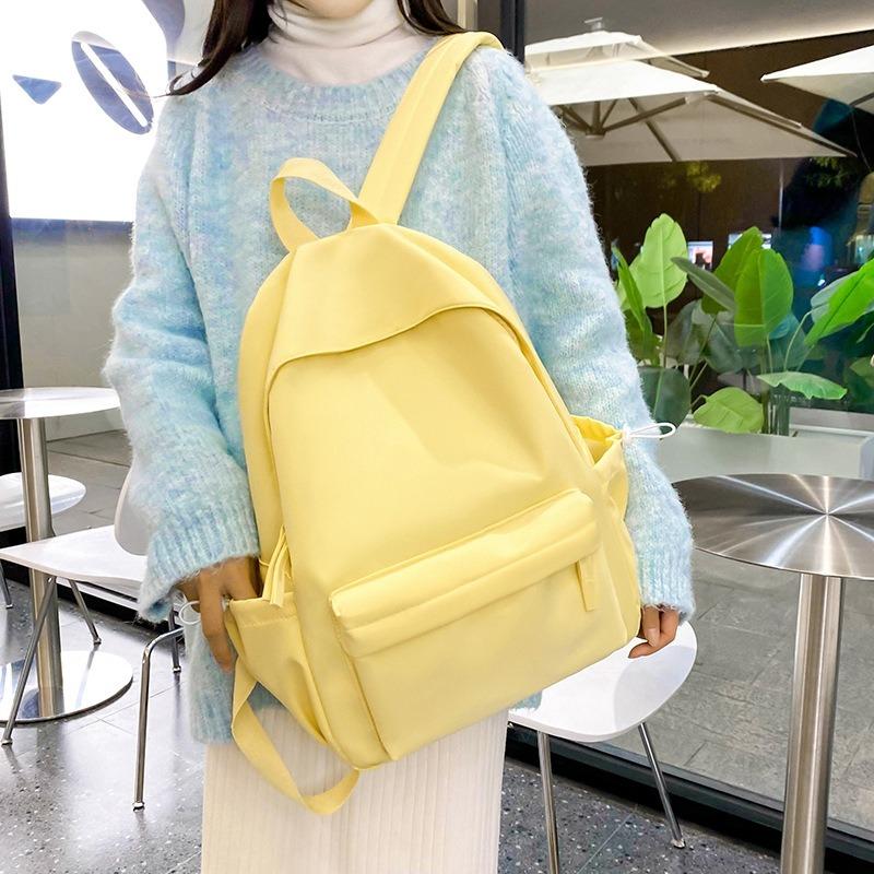Backpacks Are Fashionable and Popular Among Primary and Secondary School Students