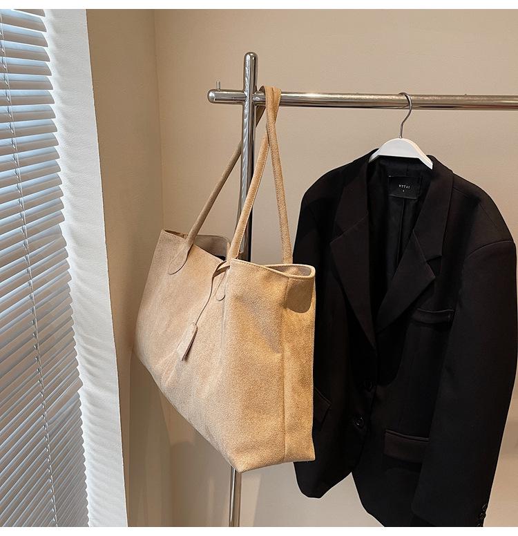 Bolsa de Ombro Versátil de Camurça Slouchy 2025 com Design de Nicho Quadrado