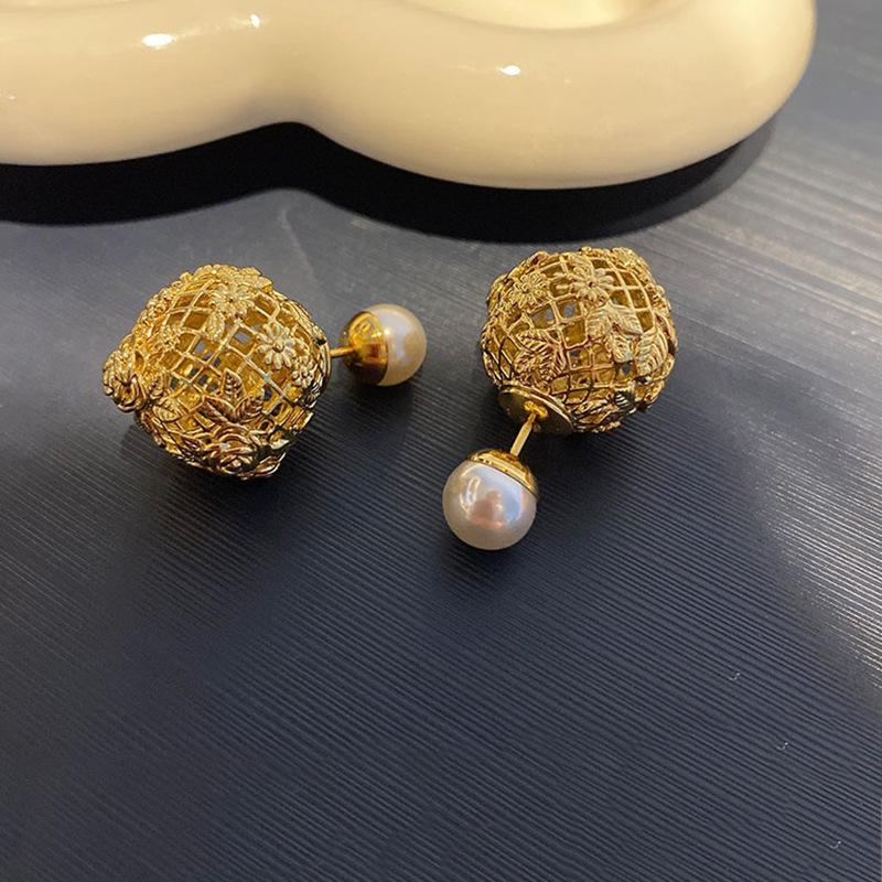 Round flower pearl stud earrings fashion court style retro temperament earrings high sense personalized earrings