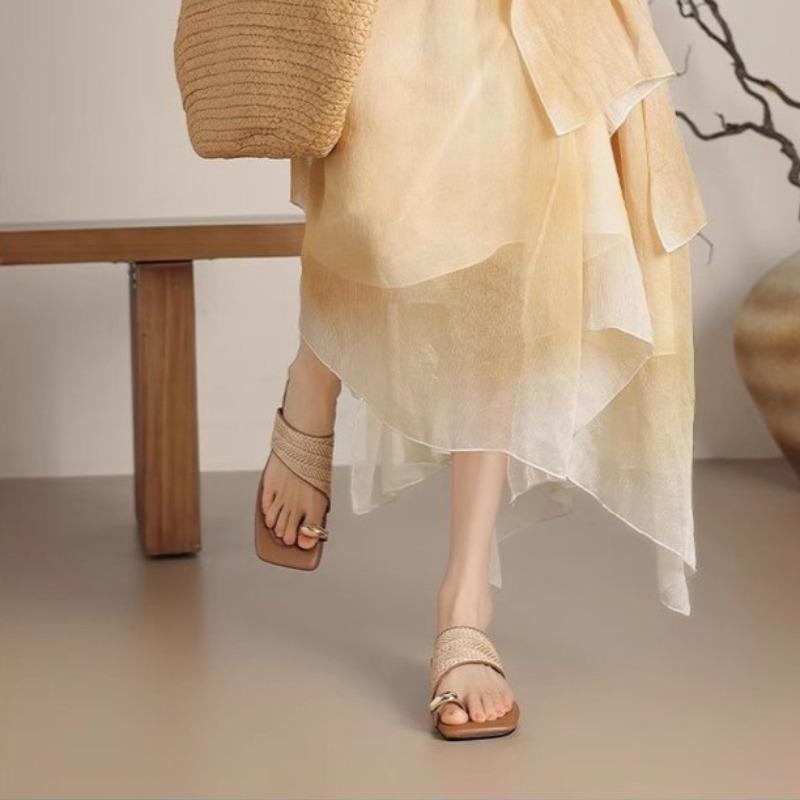 Fashion Women's Retro Weaving Low Heel Slippers Women Fashion Metal Decoration Clip Toe Flip-flops Elegant Beach Sandals Sandalias Mujer