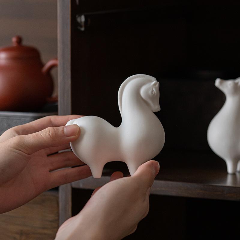Little Tang Horse Ceramic Tea Pet Ornament - Zodiac Personality Tea Set Accessory for Decoration