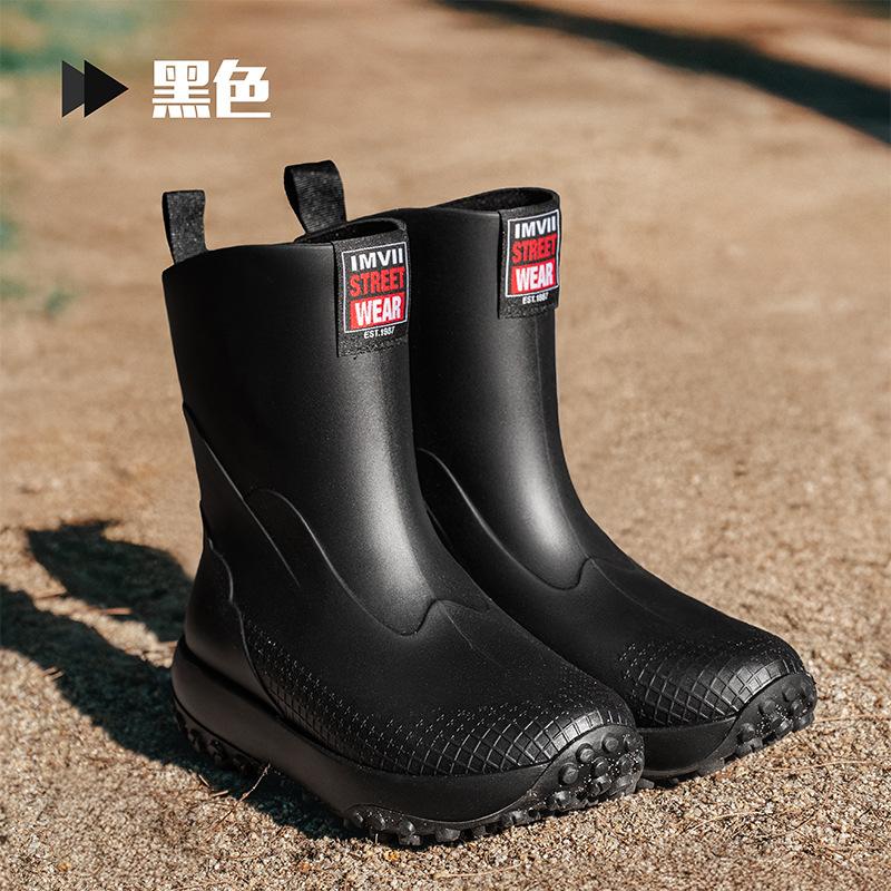 

Water shoes new fashion medium tube rubber shoes men s, non-slip work shoes waterproof men s fishing boots 39 чорний