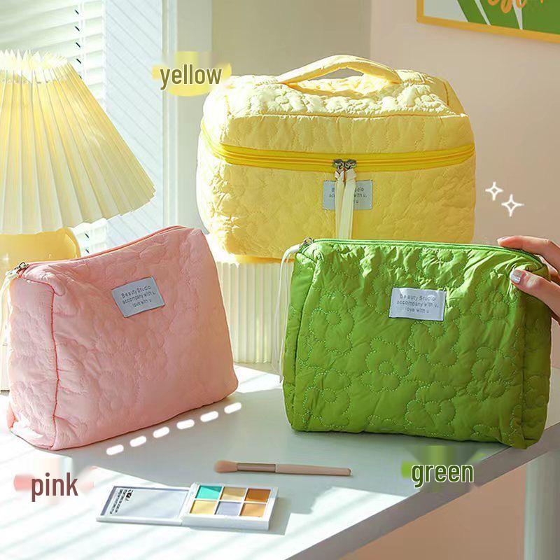 Kawaii Cloud Makeup Bag: Soft, Cute, Large-Capacity, Portable, 3D Storage for Dorms