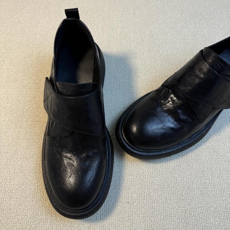 Round head retro simple loafers women's 2025 autumn new commuter small leather shoes Velcro deep mouth platform single shoes