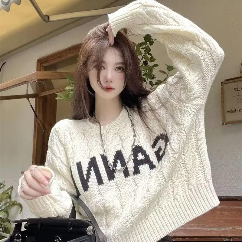 Women's Retro Knit Sweater - Round Neck, Hong Kong Style, Autumn/Winter 2025 Collection