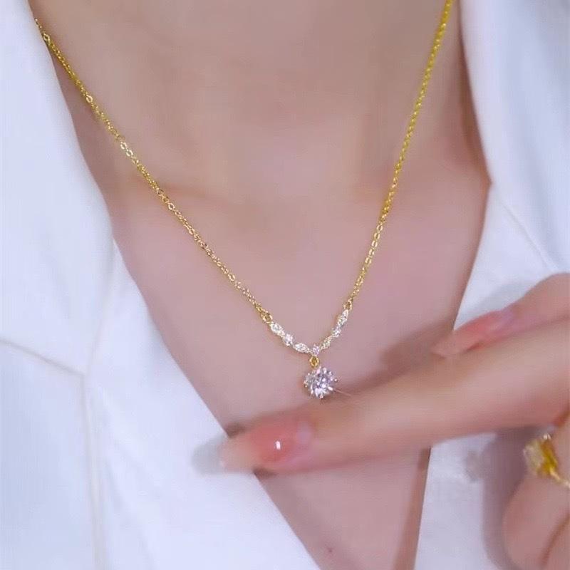 Full of diamonds bright zircon necklace women's niche design temperament versatile imitation moissanite collarbone chain jewelry