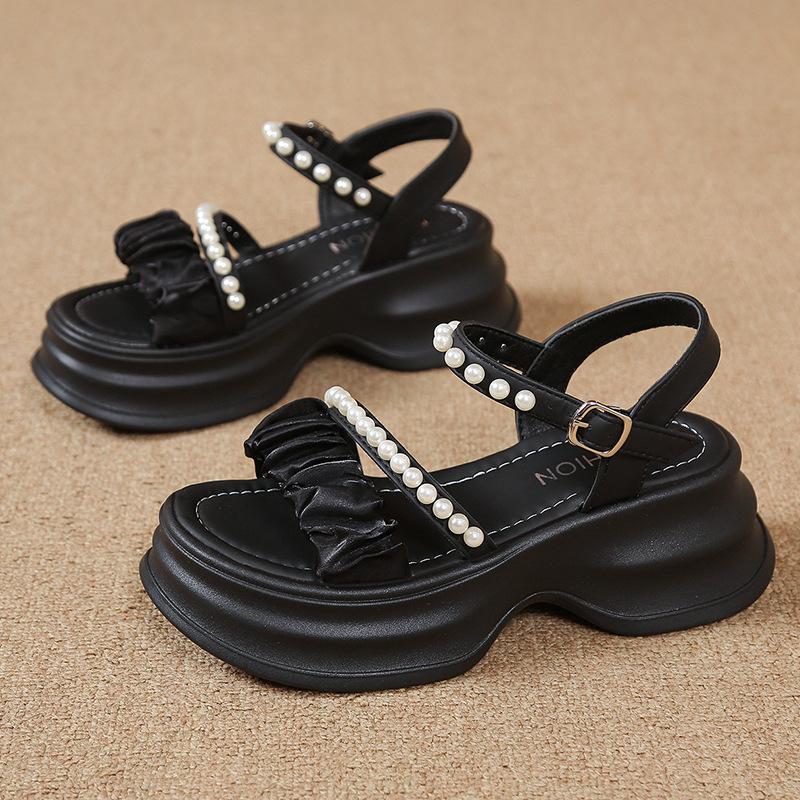 thick-soled pearl one-word buckle fairy wind sandals female 2025 summer Korean version new muffin casual beach sandals female