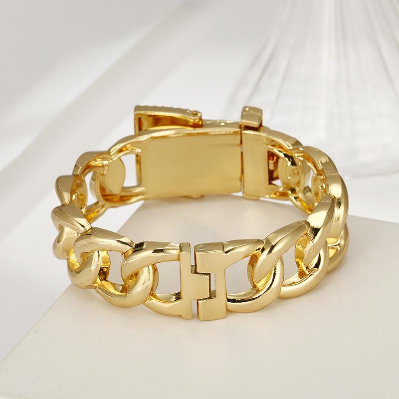 Diamond-Set Bracelet: European & American Style, High-End Light Luxury, Gold-Plated, Women's Costume Jewelry.