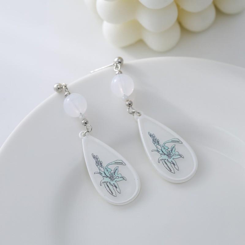 

New Chinese Horse Dress Earrings, Water Drop Oval Earrings, White Flower National Style Stud Earrings, Accessories, High-End Earrings.