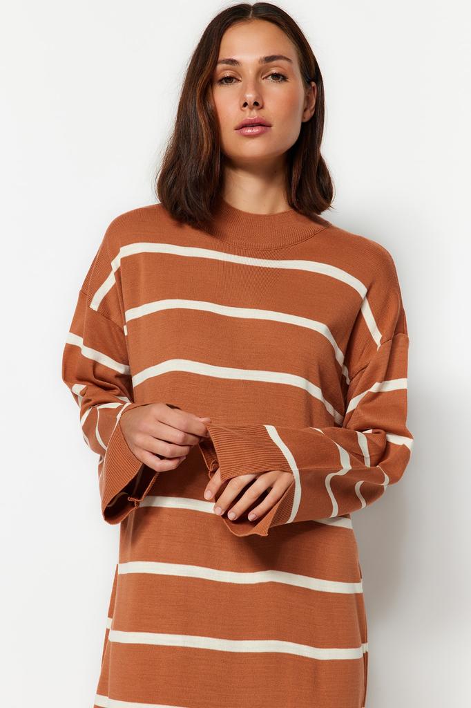 Damen Hijab Kleid Neue Saison Mode Hellbraun Gestreift Ärmel Schlitz Detailliert Strickkleid