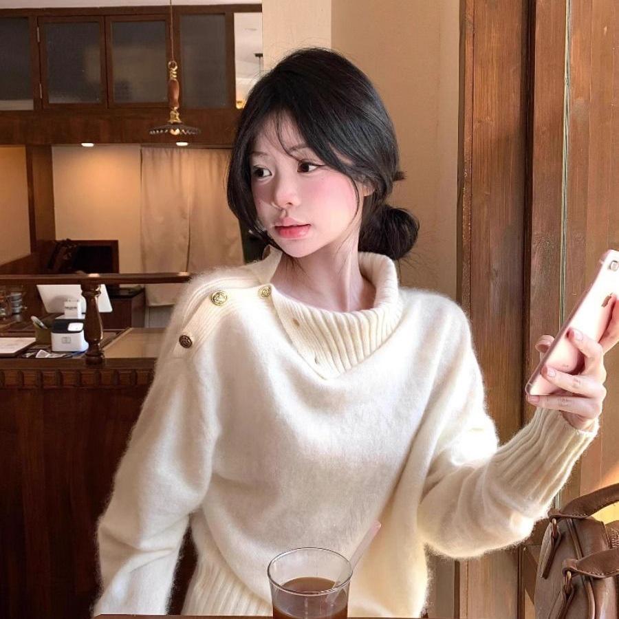 Elegant High-End Turtleneck Sweater — Women's Soft, Loose, Milk-White Pullover for Autumn and Winter