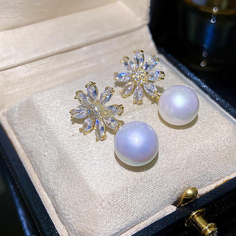 

Versatile High-End Copper Zircon Sunflower Pearl Earrings - Women s Fashion Studs