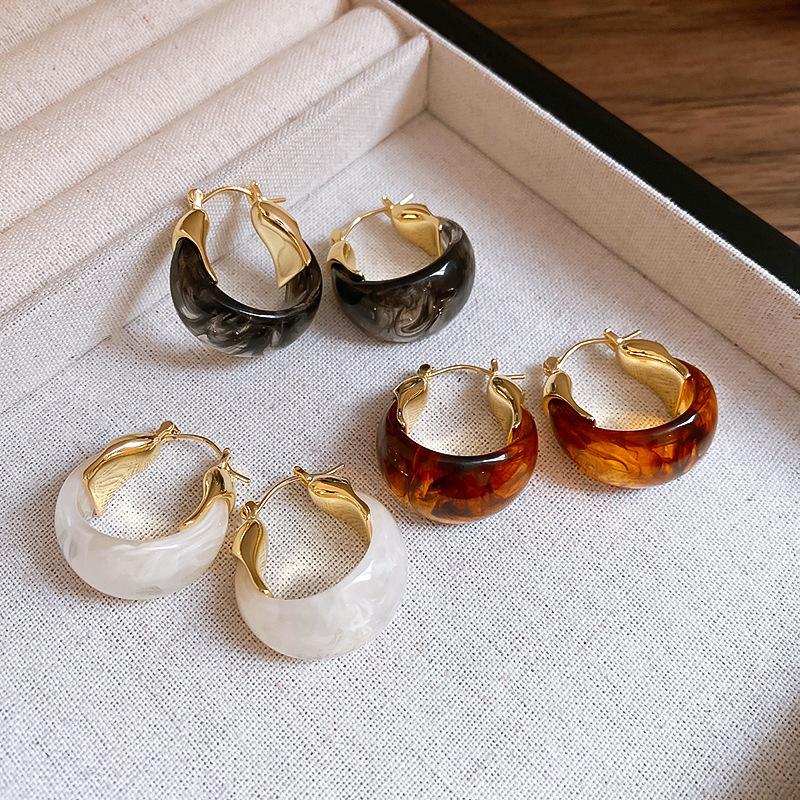 Maillard Smudged Resin U-shaped Basket, Ear Buckles, European and American Retro Temperament Earrings, Autumn and Winter Premium Earrings.