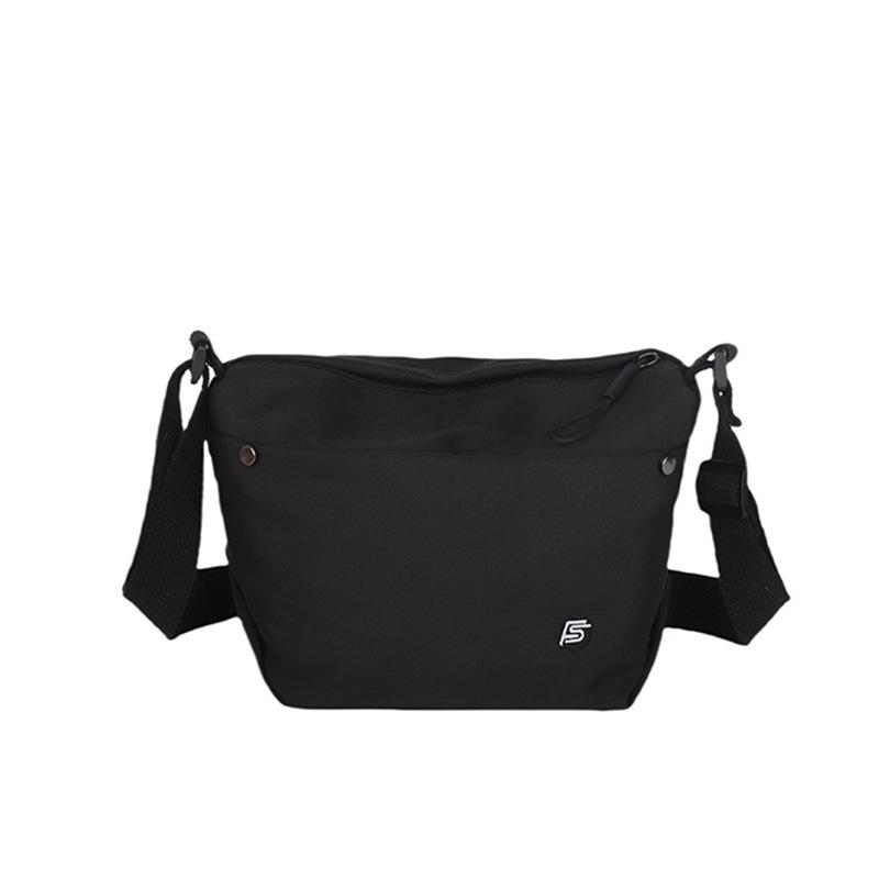 

Новая женская сумка модная и легкая сумка через плечо универсальная сумка повседневная для выхода в свет сумка-мессенджер сумка подмышку 26*13*18 чёрный