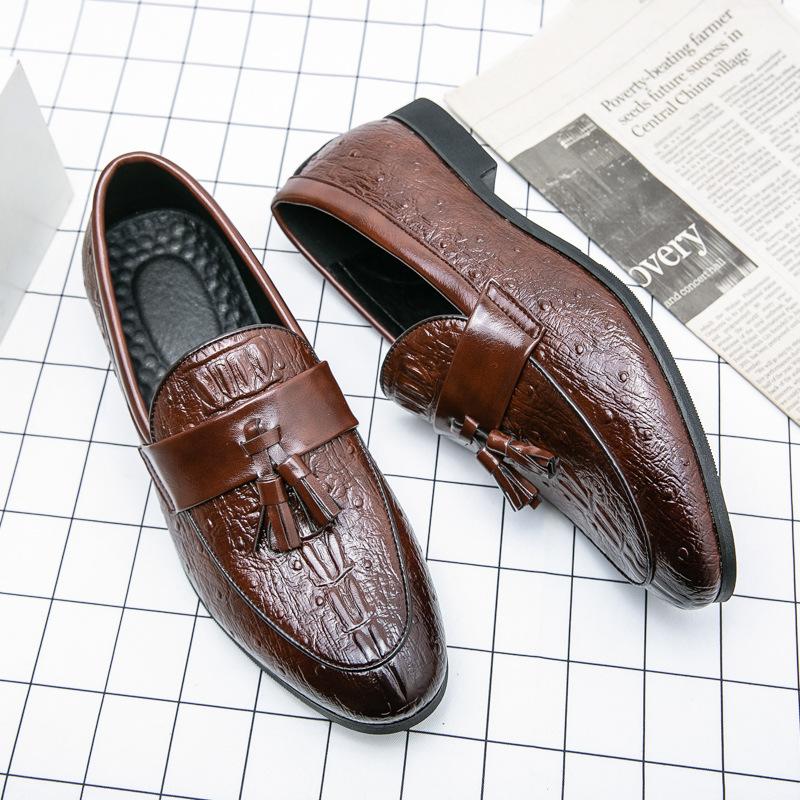 

Мужская обувь большого размера новая повседневная кожаная обувь модная британский стиль лоферы на ногу на одной педали с бахромой маленькие кожаные туфли 48