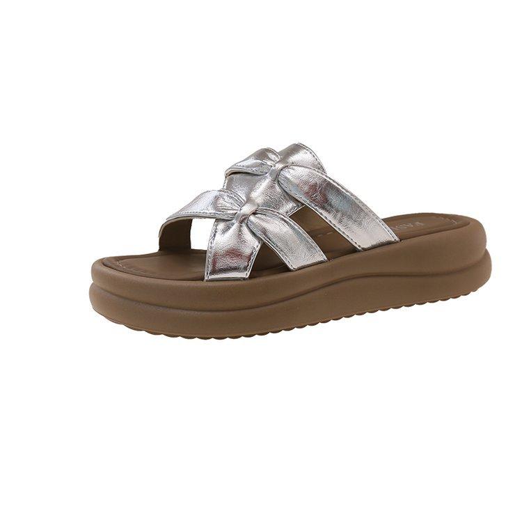 

Thick-bottomed cool slippers for women s summer outer wear 2025 new models with skirts to increase the height of leisure students stepping on shit 35