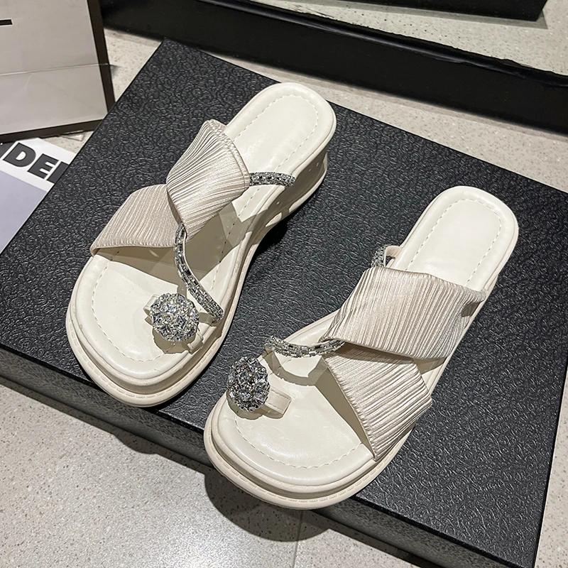 Mode 2024 Nieuwe Huispantoffels Platform Schoenen Vrouw Glitter Slippers Mode Laag Zomer Jelly Luxe Rubber PU Hoefhakken Stof