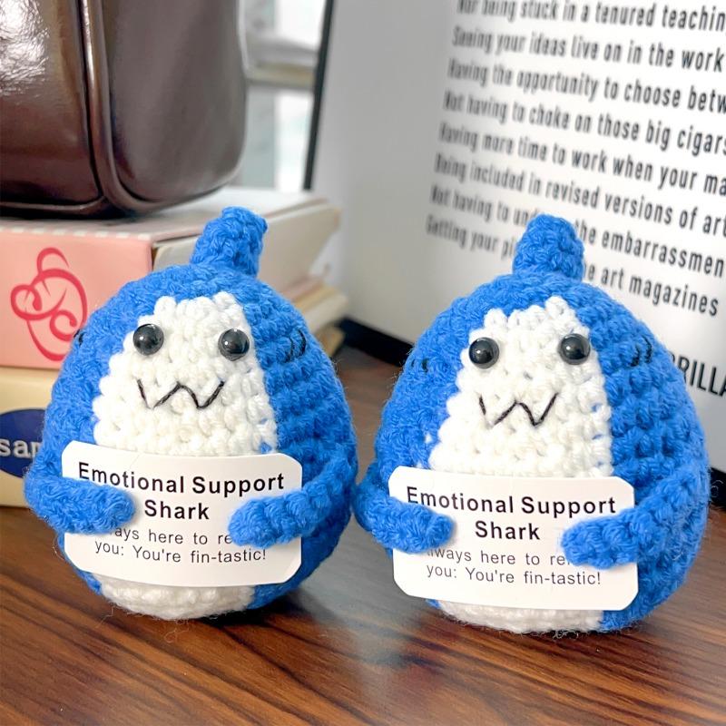 New Positive Energy Shark Dolls With Card Home Room Ornaments Handmade Knitted Plush Toys Christmas Gifts Home Decoration Crafts