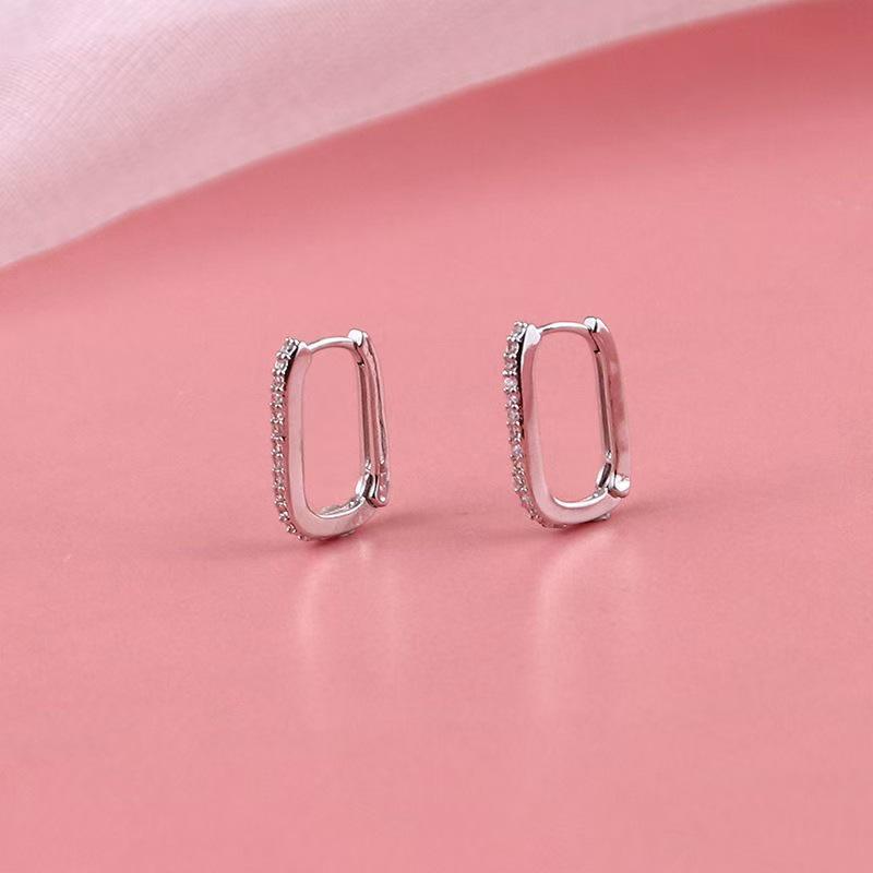 Manchettes d'oreille géométriques style coréen en forme de U incrustées de diamants: Boucles d'oreilles mode femme Été 2025