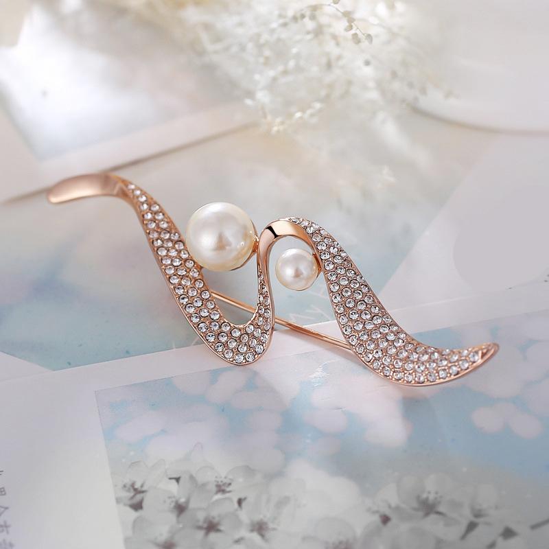 "Fleeting Time Brooch, High-end Women's Niche Design Sense Pearl Brooch, Grand Note Brooch.