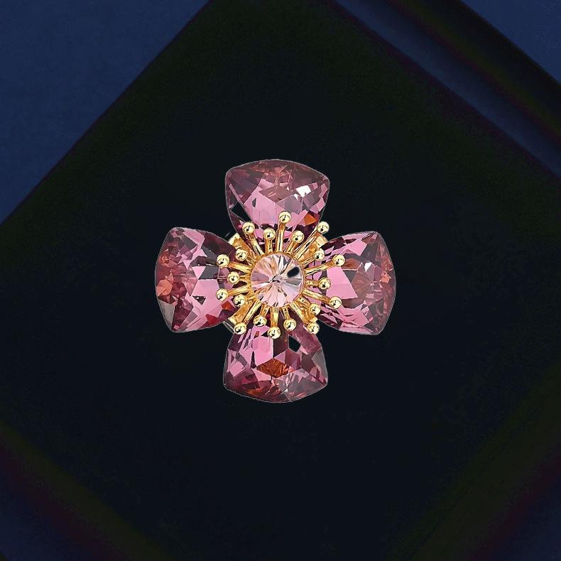 Brooch Crystal Lucky Grass Magnetic Clasp Brooch for Women Luxury Style Neckline Anti-Glare