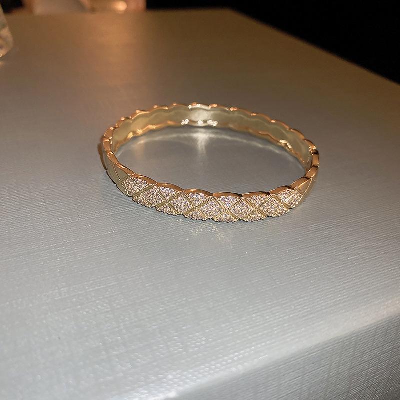 Zircon Round Geometric Flower Bracelet Vintage Style Bracelet Light Luxury High-End Hand Jewelry For Women