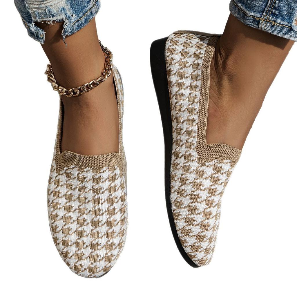 Large size fly-woven breathable round head flat-soled single shoes women's color matching feet lazy work wish