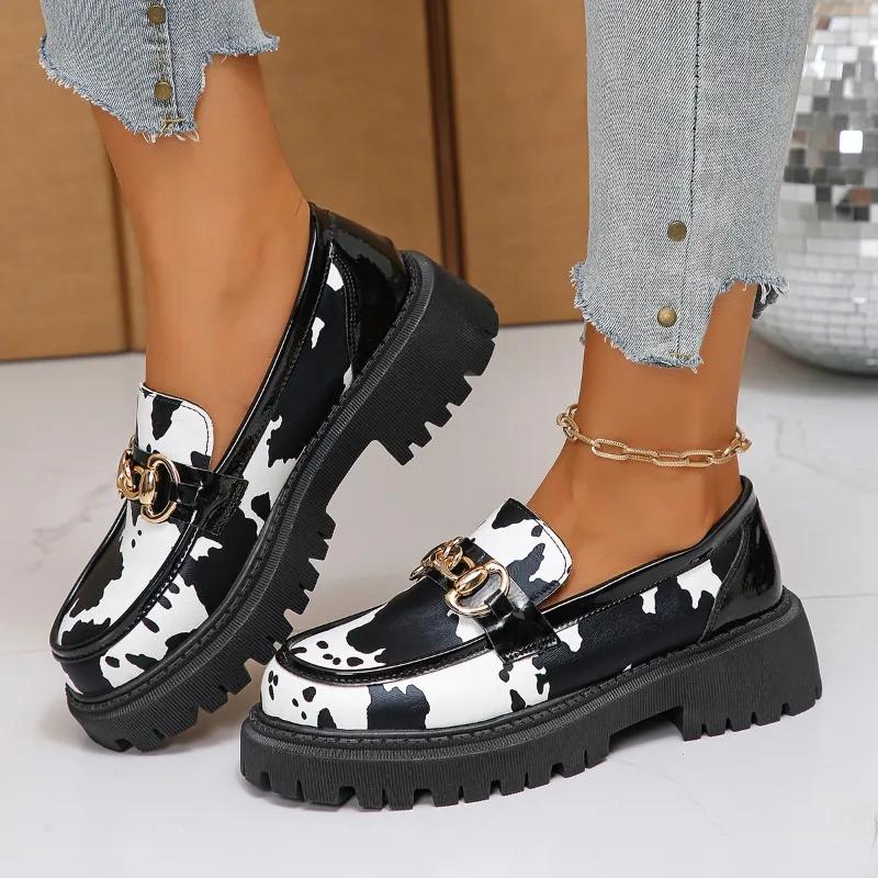 2025 Plus Size Women's British Style Loafers Slip-On Round Toe Mid Heel Comfortable Casual Pumps Retro Leather New Shoes Ladies