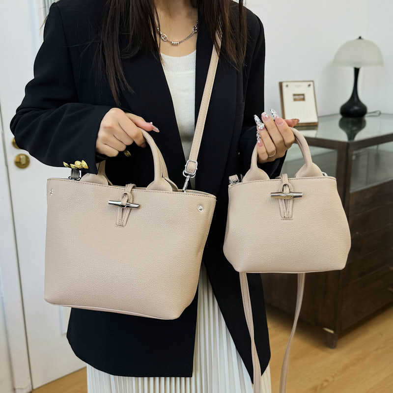 Yüksek kaliteli yeni bambu çanta mini el çantası bambu tokalı omuz askılı postacı çantası gündelik kadın çantası